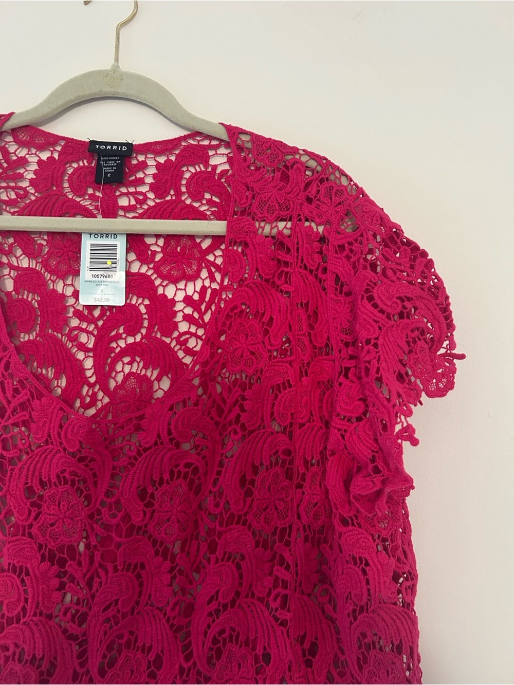 Torrid Size 2 Raspberry Lace V-Neck Top - Picture 5 of 7